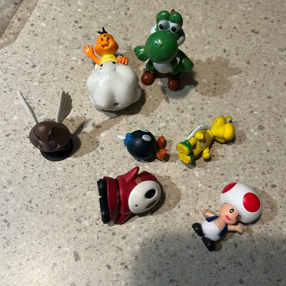 Nintendo 2007 Super Mario Luigi Yoshi Princess Peach Bomb PVC Mini Figure Lot
